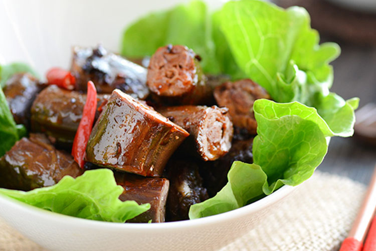 开一家绝味鸭脖挣钱吗多少钱啊，开绝味鸭脖的店到底赚不赚钱