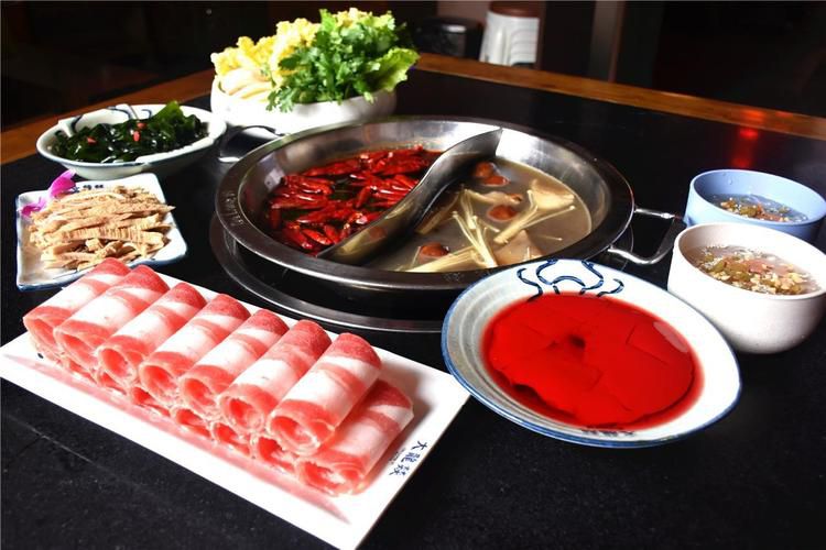 大龙燚牛排火锅招商加盟，正宗大龙燚火锅加盟店查询