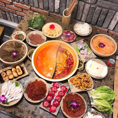 开一家小龙坎火锅店要多少钱，开一家市井火锅店大概需要多少钱