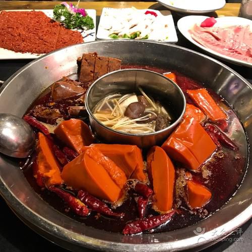 加盟大龙燚火锅好吗,大龙燚火锅加盟费50万够吗