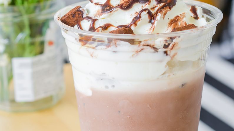 蜜雪冰城奶茶店加盟条件店要多大，谁加盟蜜雪冰城奶茶店挣钱了没有