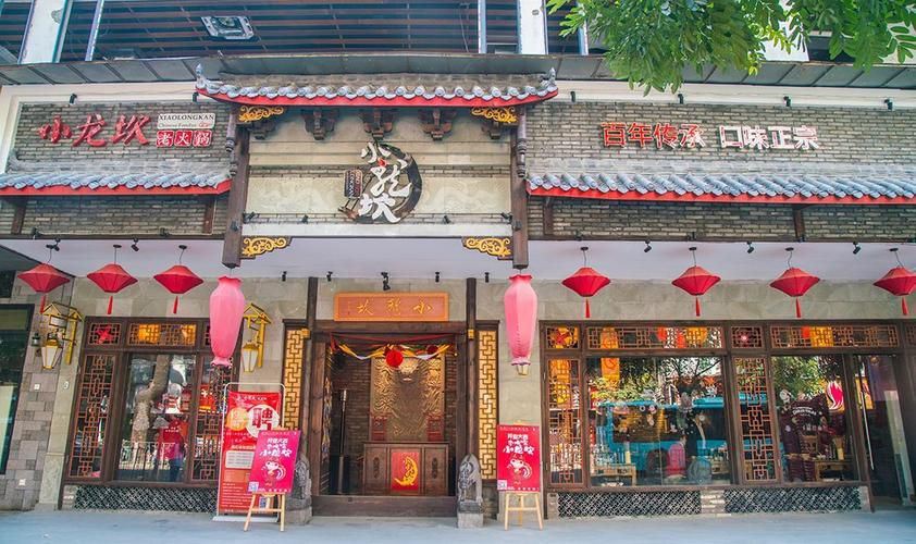 加盟小龙坎一年挣多少钱，加盟小龙坎火锅店需投资多少