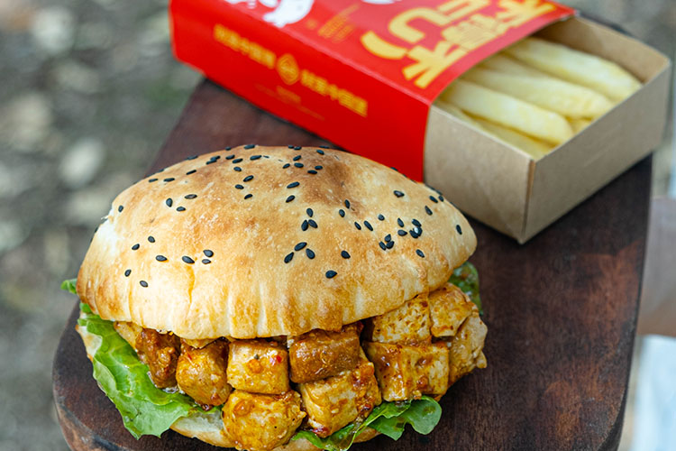 加盟塔斯汀汉堡店要多少钱，塔斯汀汉堡如何加盟店的