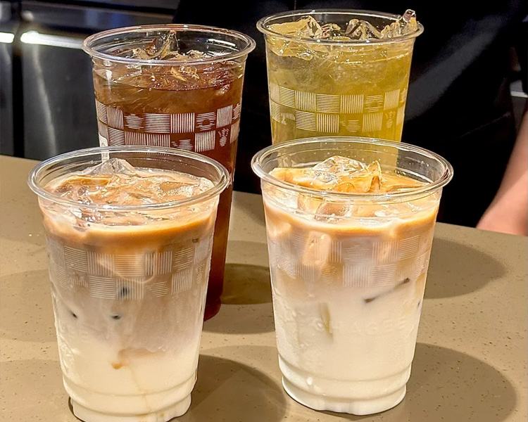 霸王茶姬加盟费大概要多少钱一个月，怎么加盟霸王茶姬奶茶店